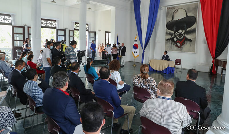 exposicion-fotografica-embajador-corea